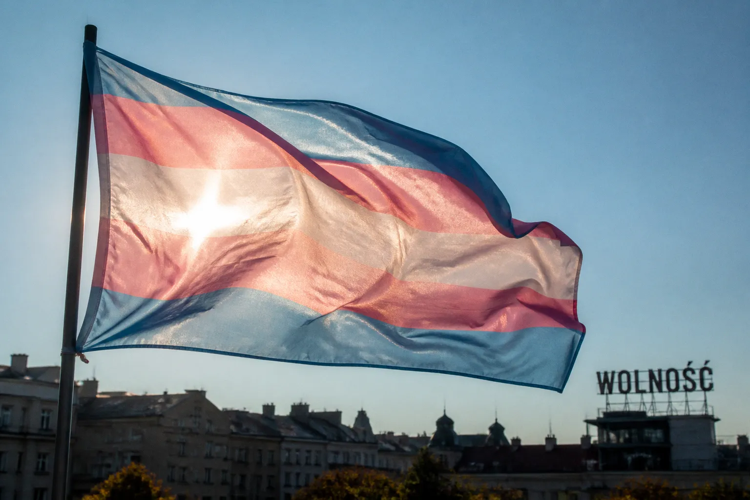 Opieka zdrowotna dla osób transpłciowych: jak weryfikować fakty i szukać rzetelnych informacji