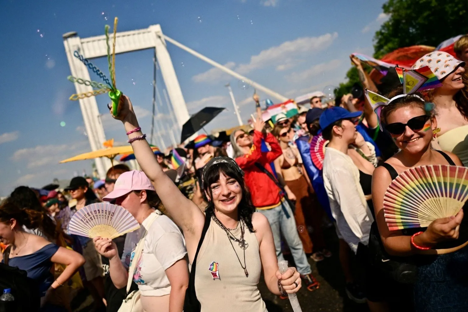 Węgry wycofują kontrowersyjne przepisy anty-LGBT: przełom czy tylko pozorna zmiana?
