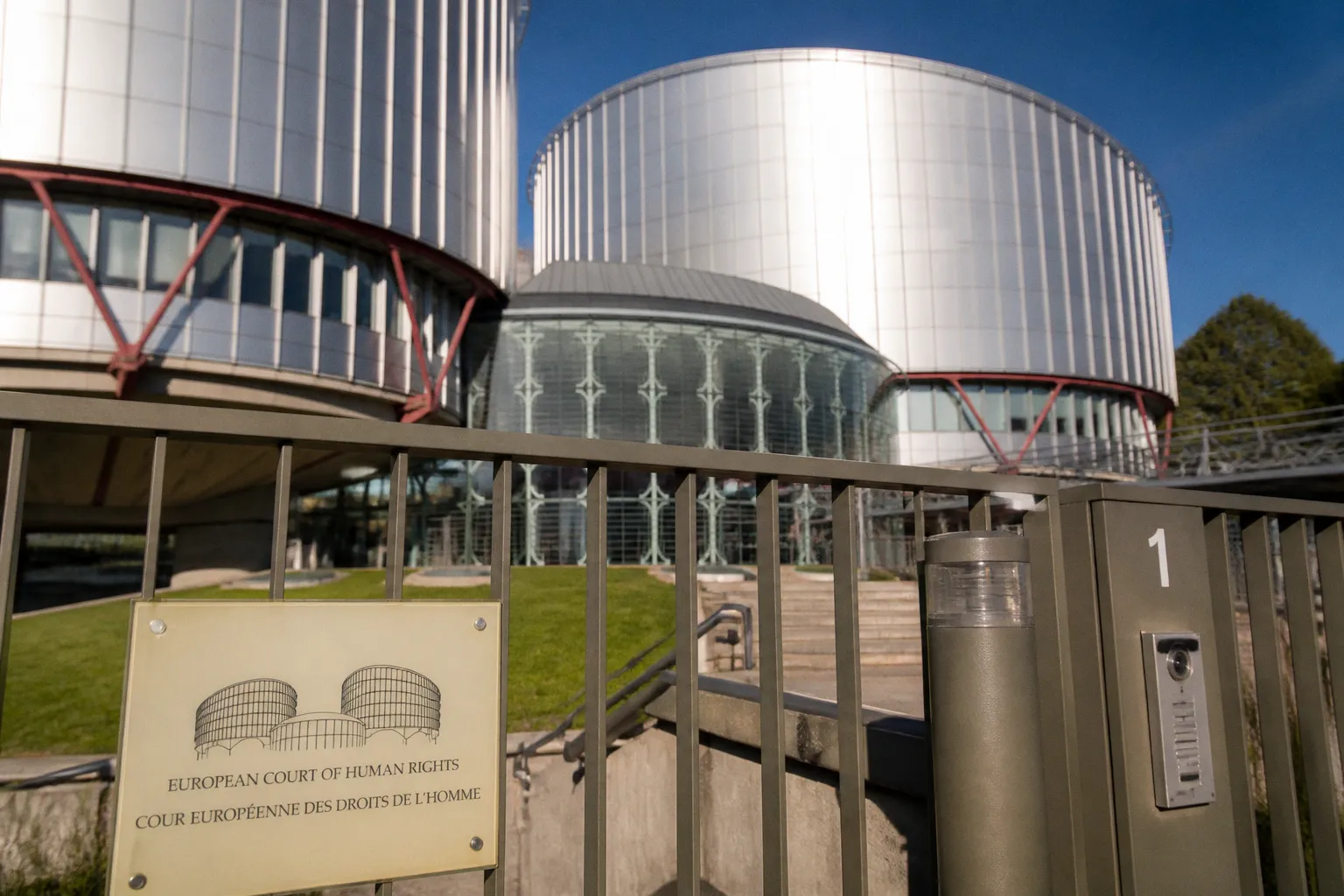 Współpraca ETPCz i EKPS: nowe perspektywy ochrony praw osób LGBT+