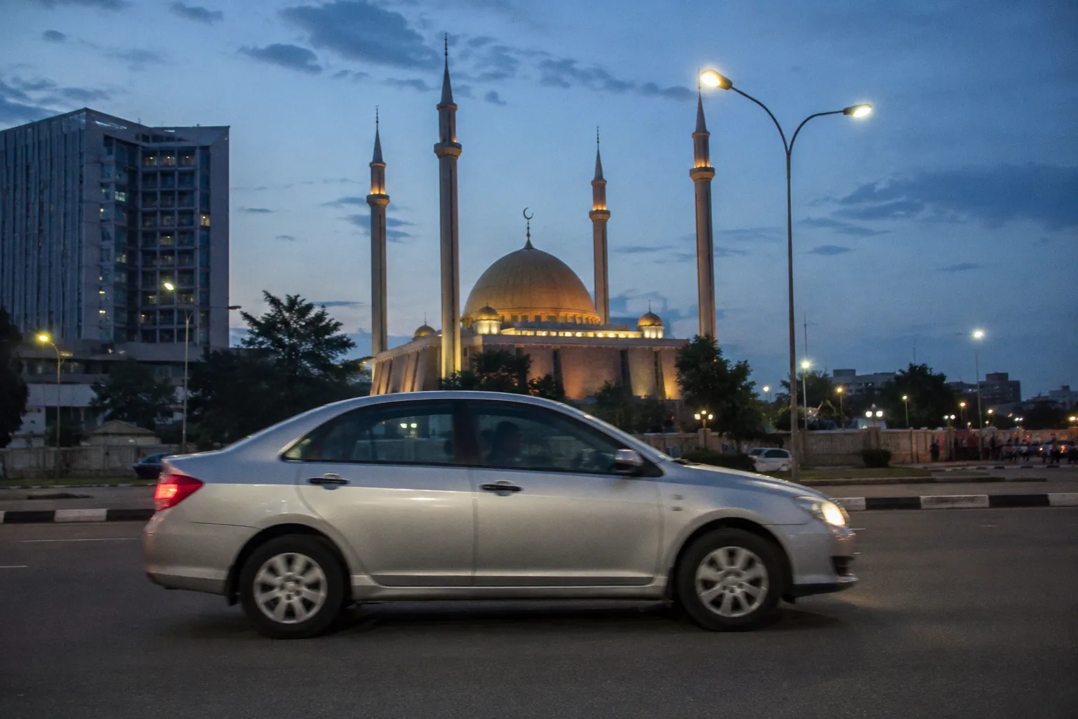 Wynajem samochodów w Abudży (Nigeria): praktyczny poradnik